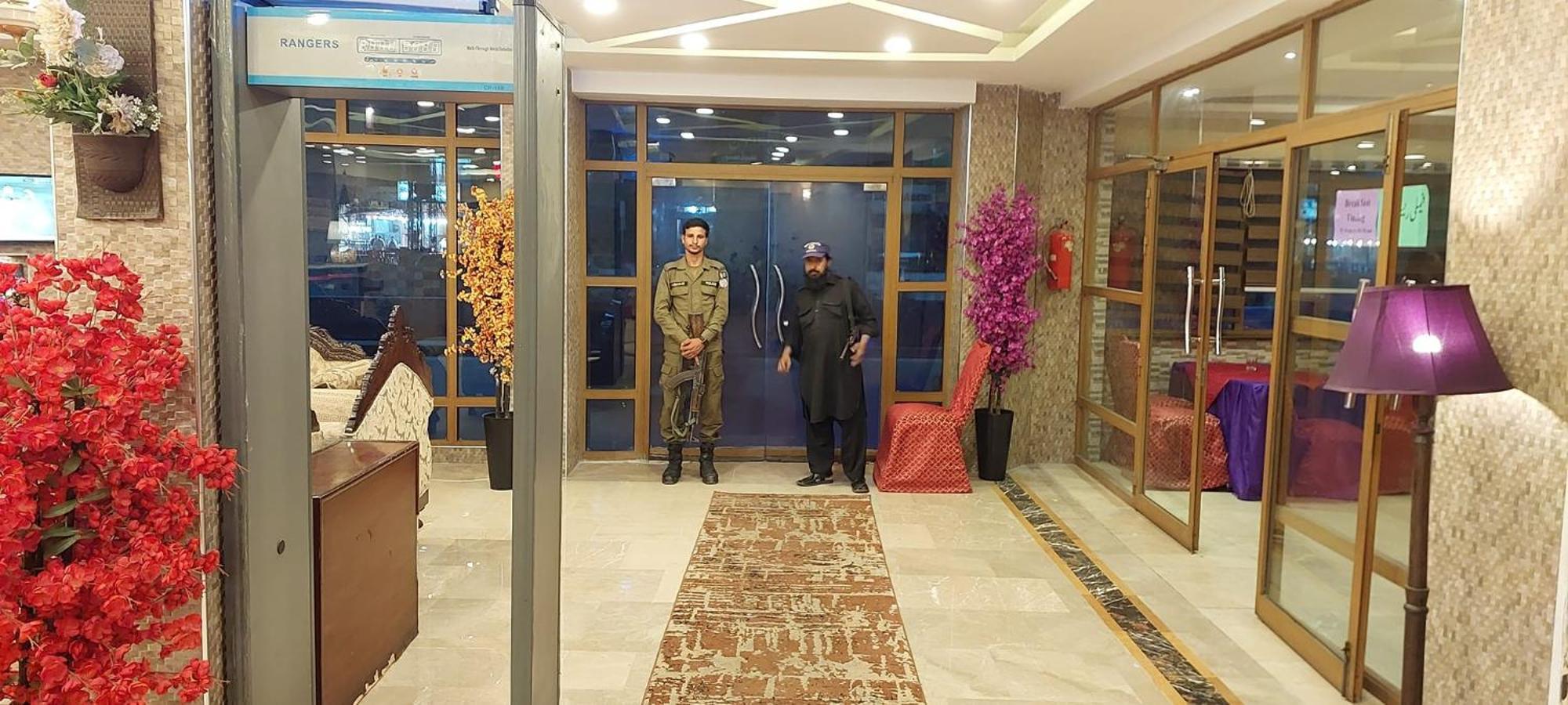 Grace Crown Hotel イスラマバード エクステリア 写真