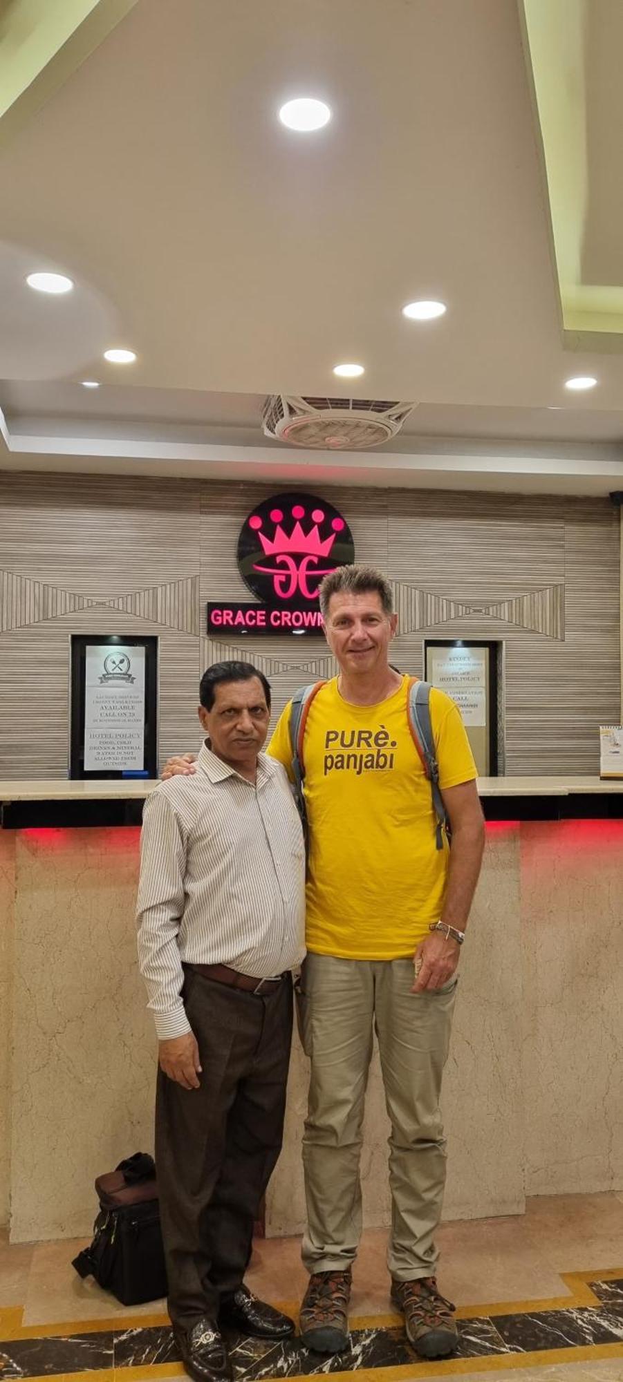 Grace Crown Hotel イスラマバード エクステリア 写真